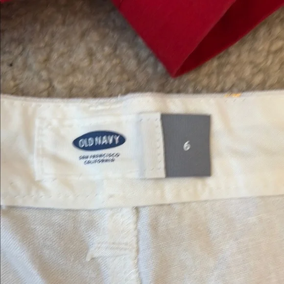 Bundle of 2 Old Navy 3.5” Womens Shorts Red Cotton, White Pineapple Linen Size 6 - Picture 2 of 10